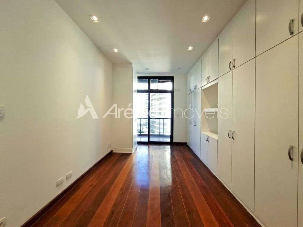 3-bedroom apartment with 140 m² and city-view windows — photo 8