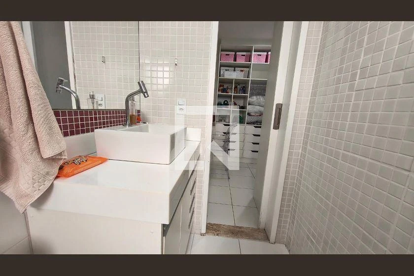 One-bedroom apartment with a mountain view — photo 32