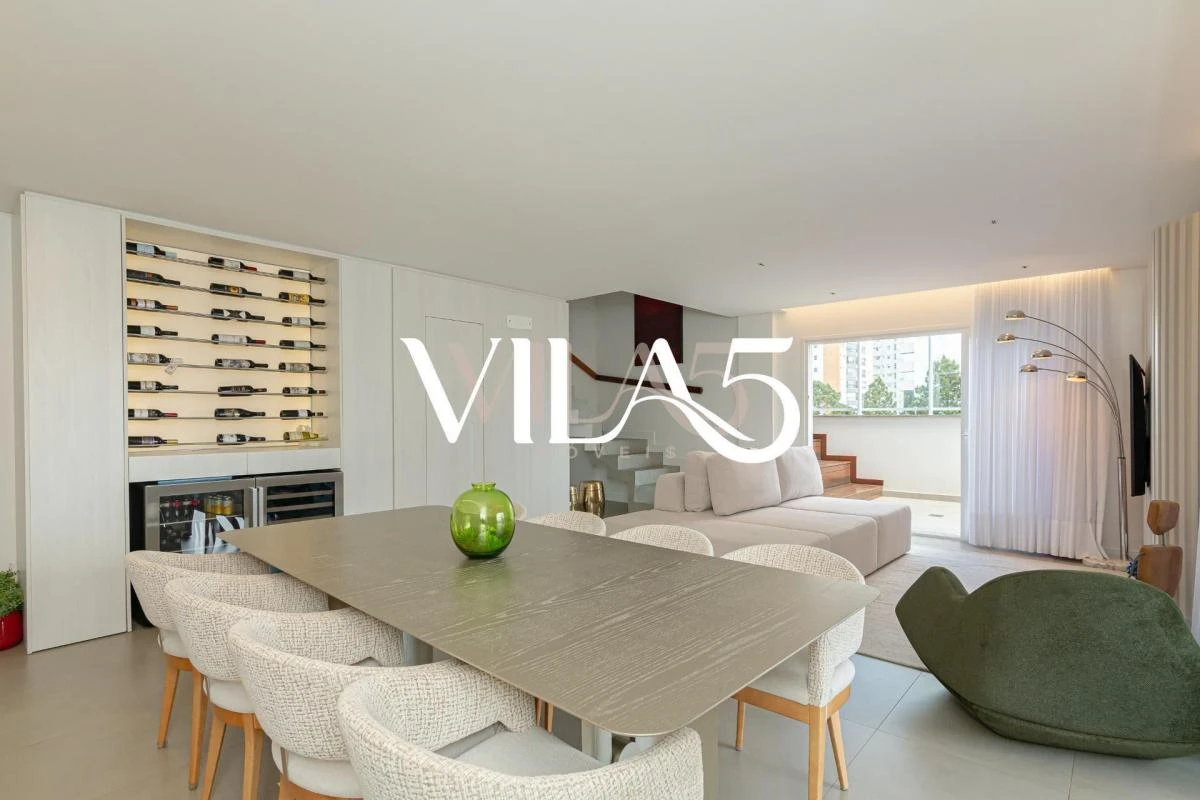 Furnished apartment, 195 m², with a glass-enclosed balcony — photo 6