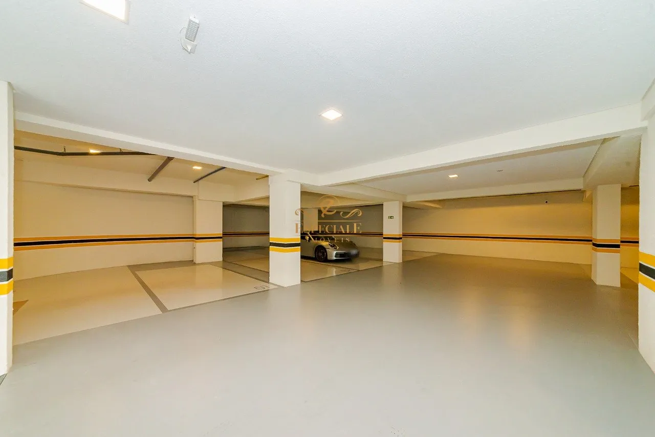 Furnished 186 m² apartment with 3 en-suite bedrooms — photo 38
