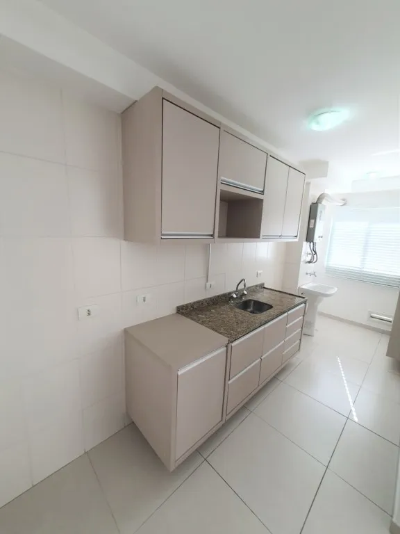 Apartamento de 2 quartos com cozinha fechada e fogão a gás — photo 19