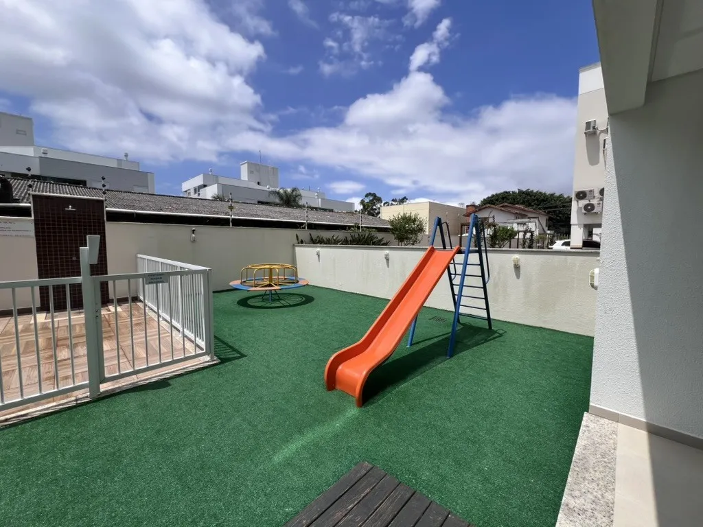 One-bedroom apartment in a building with a pool — photo 12