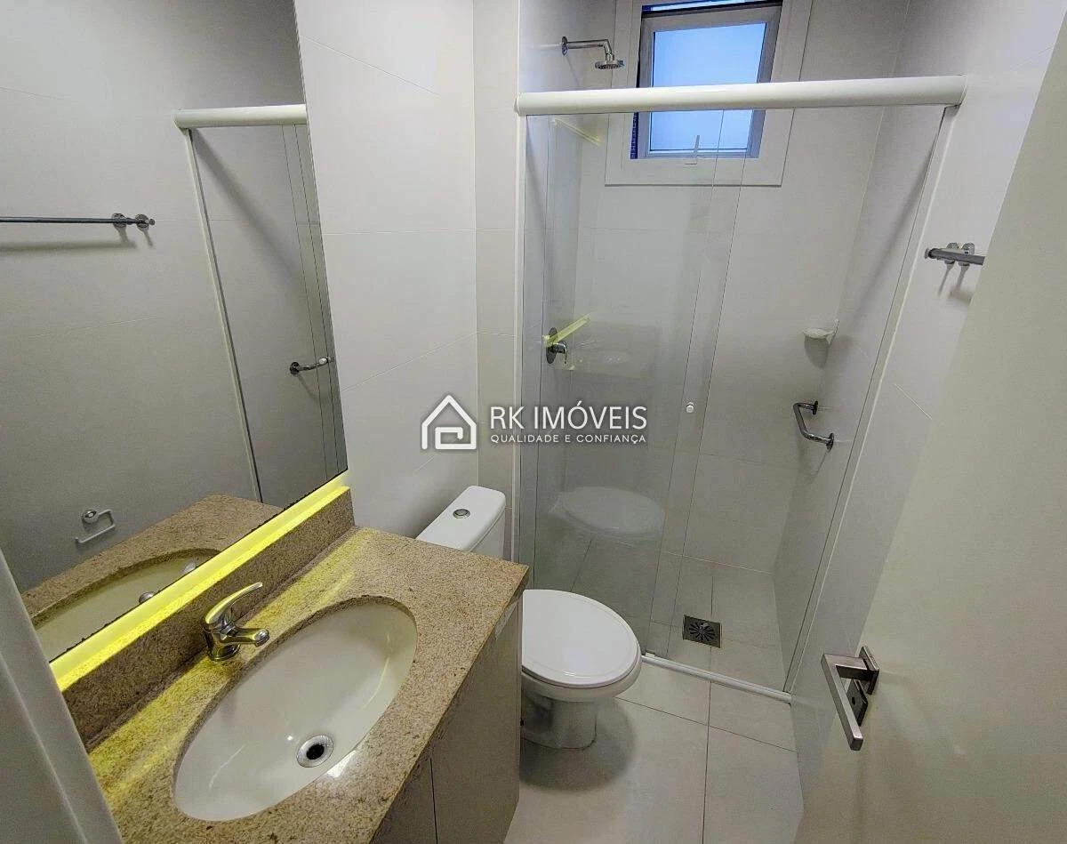 One-bedroom apartment in a building with a pool — photo 4