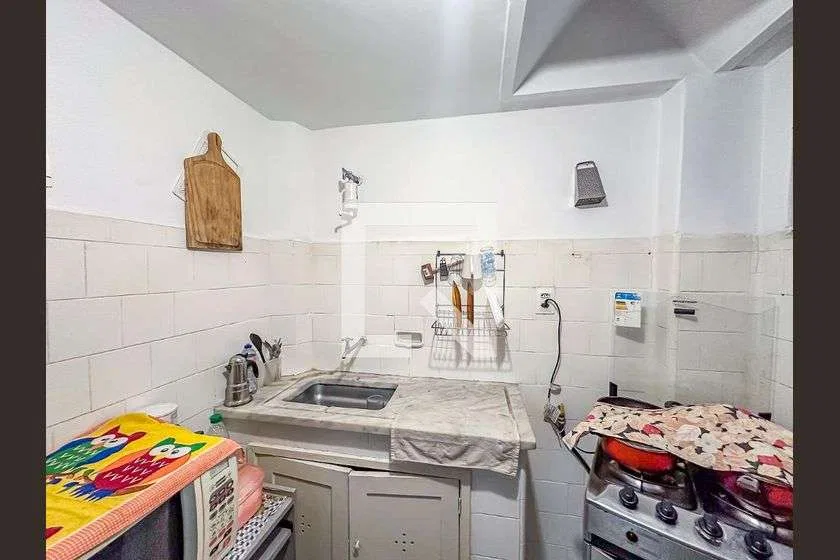 Furnished 1-bedroom apartment with a real workspace corner — photo 4