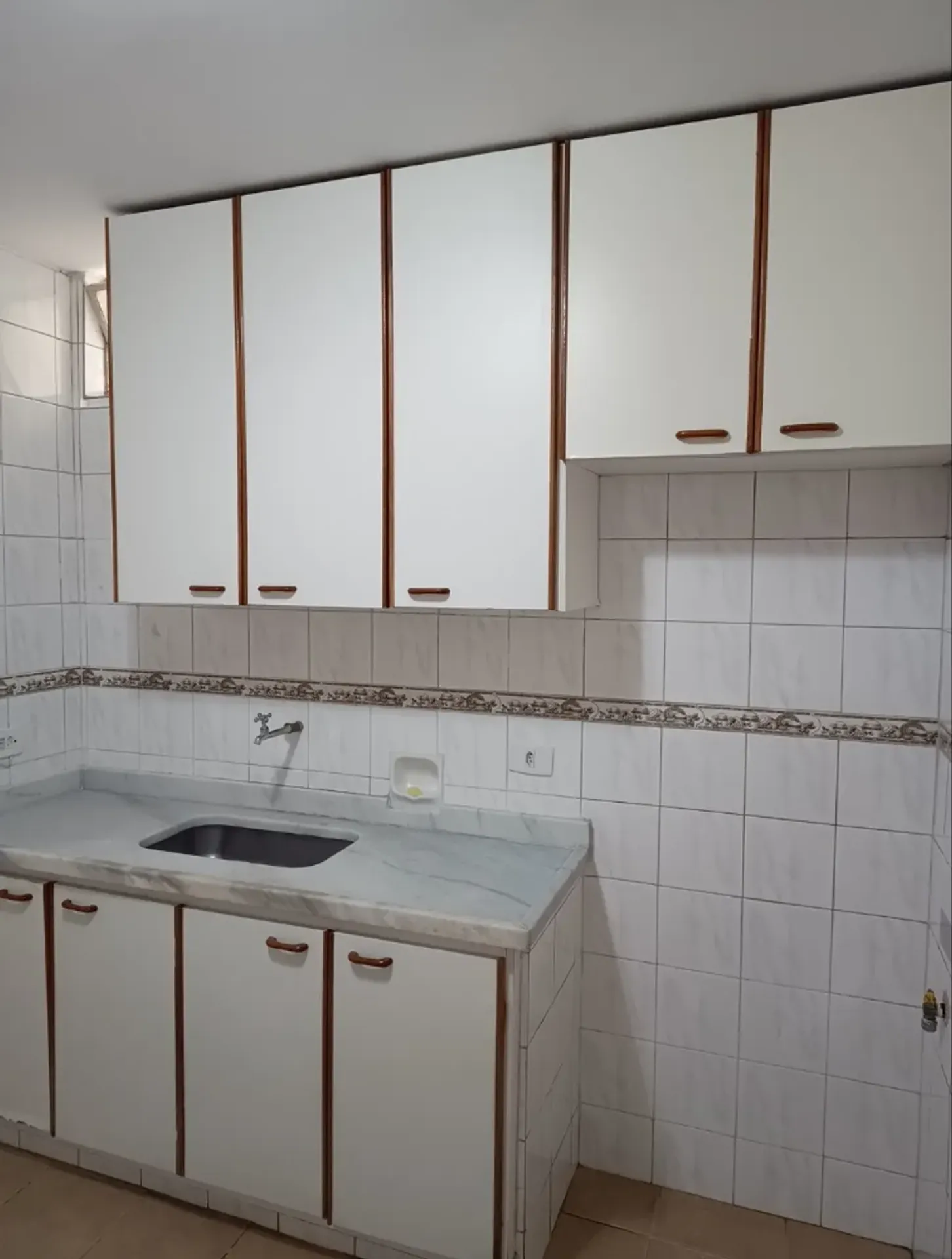 Wood or laminate floors in a 3-bedroom apartment, 97 m² — photo 5