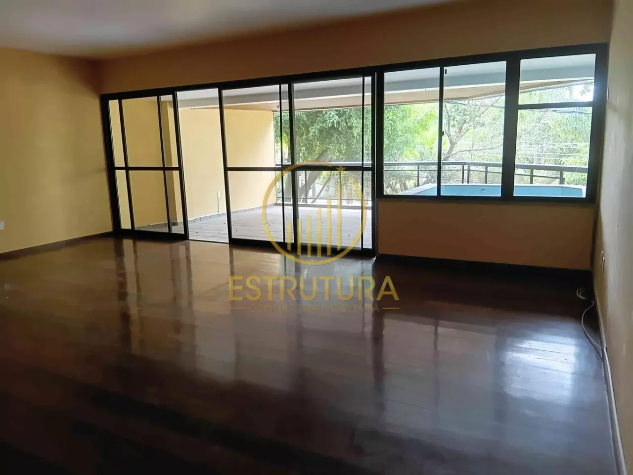 4-bedroom apartment with 3 bathrooms and a balcony — photo 11