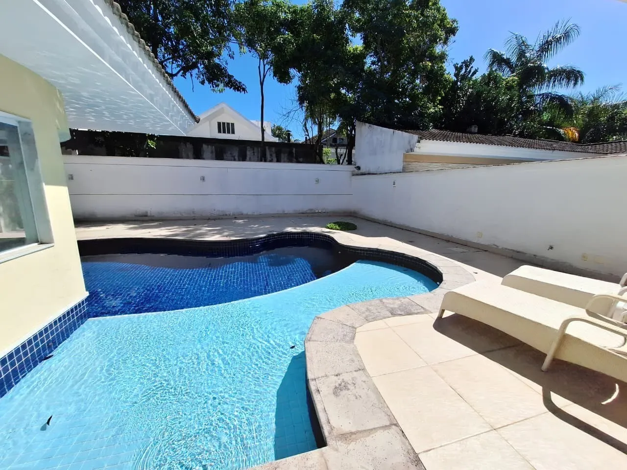 Furnished house with 4 bedrooms and 5 bathrooms — photo 22