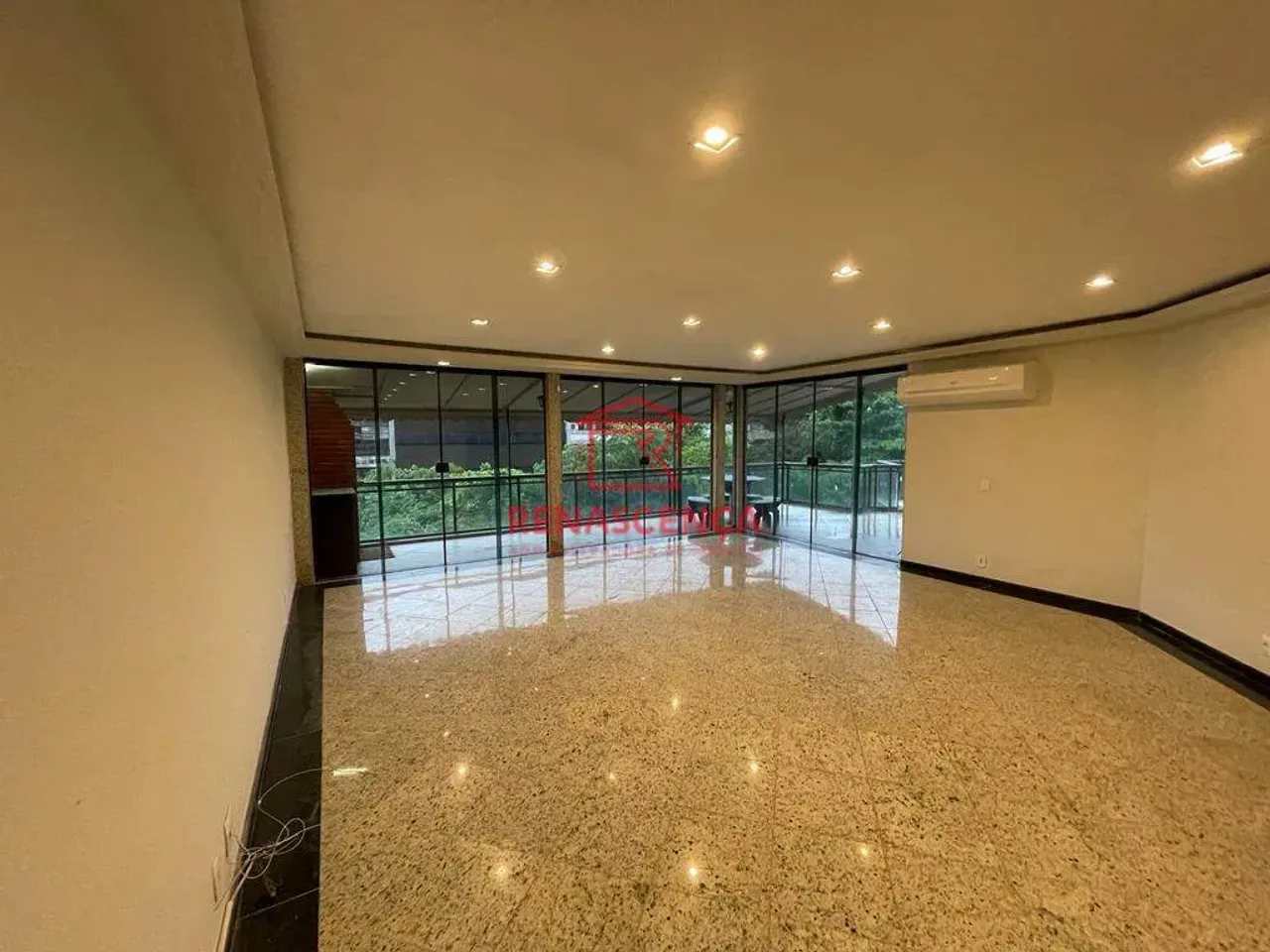 Penthouse with 3 bedrooms and 3 bathrooms — photo 17
