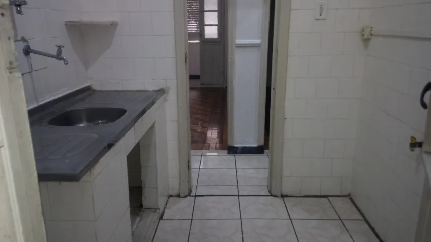 2-bedroom apartment with a separate kitchen and balcony — photo 2