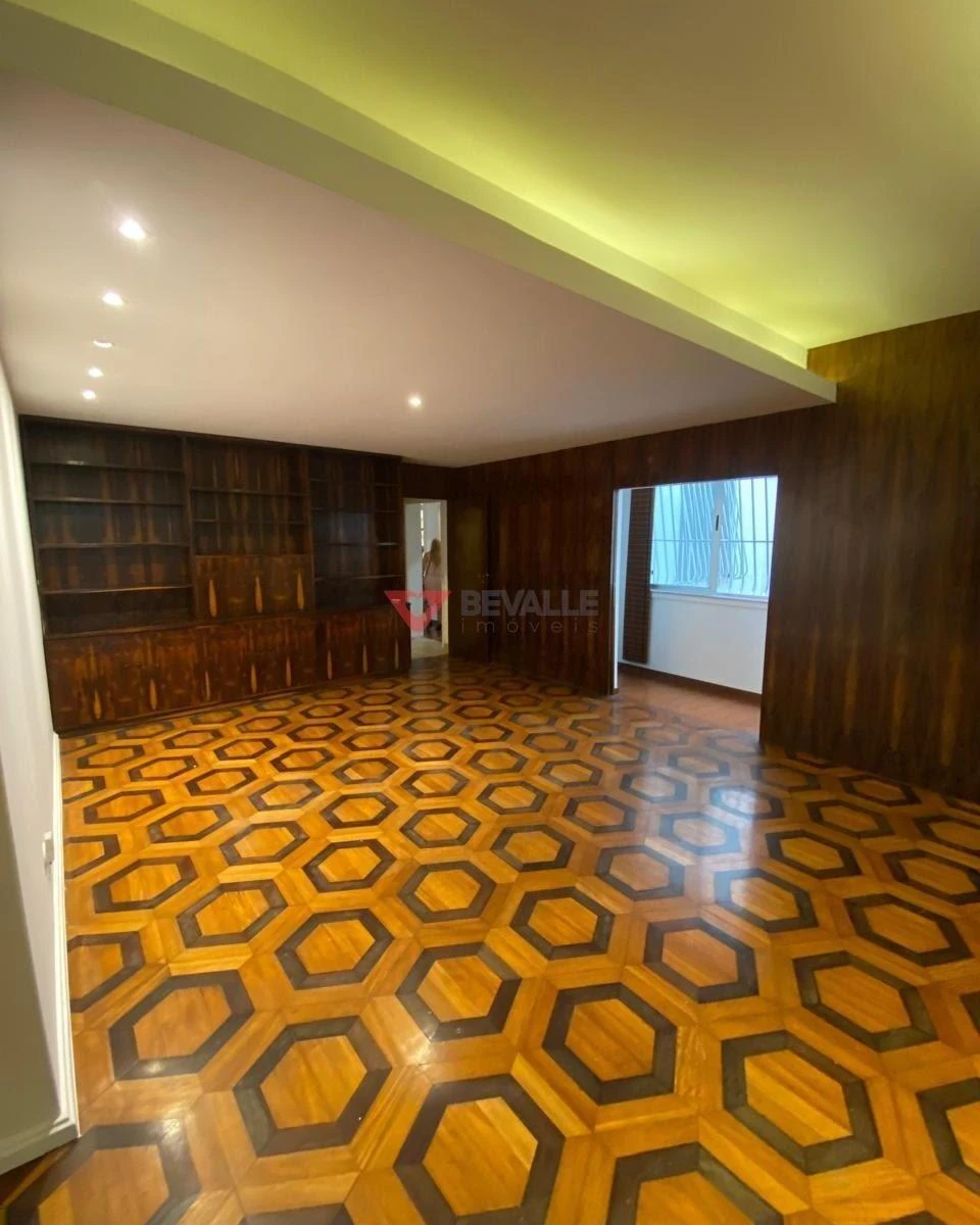 Apartamento de 210 m² com 4 quartos e 3 banheiros — photo 2