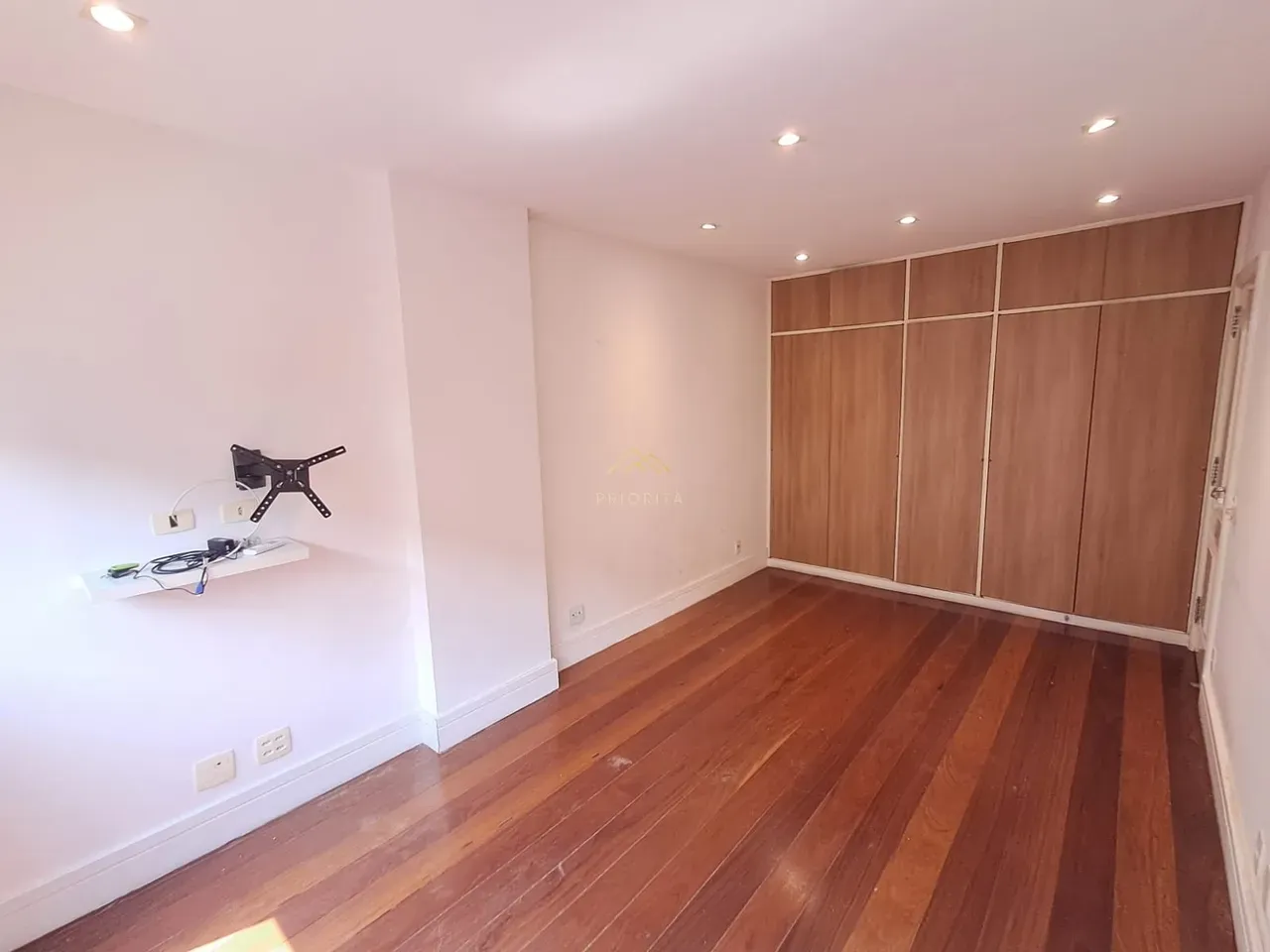 Floor-to-ceiling windows in a 4-bedroom apartment, 235 m² — photo 26