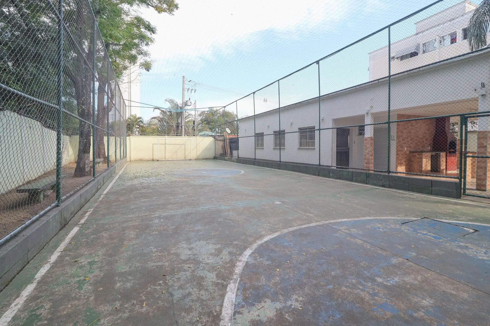 2-bedroom apartment in a building with a gym — photo 35
