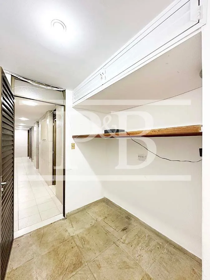 3-bedroom apartment with enclosed glass balcony — photo 38