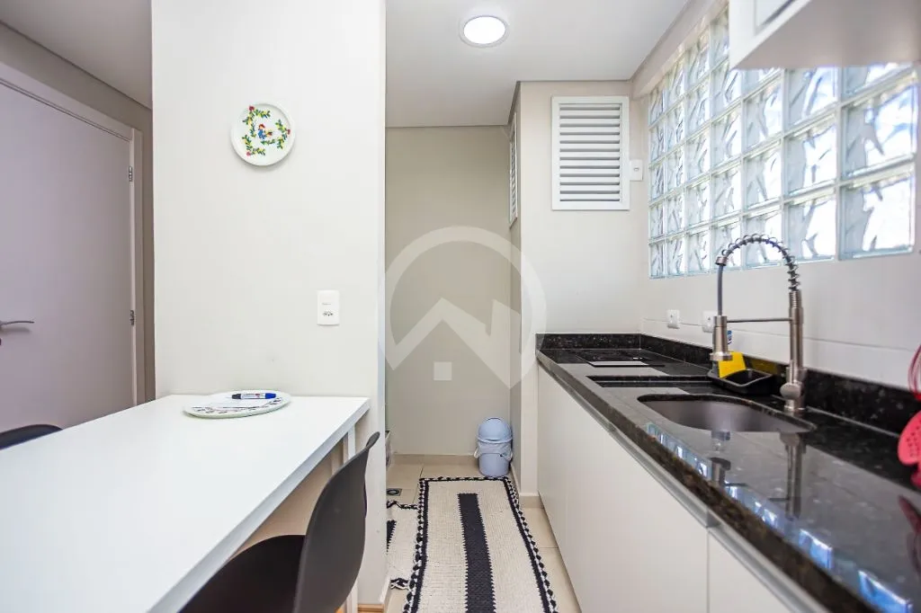 Furnished 1-bedroom apartment with fitted kitchen cabinets — photo 6
