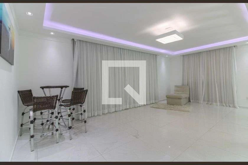 Condominium house with 5 bedrooms and 4 bathrooms