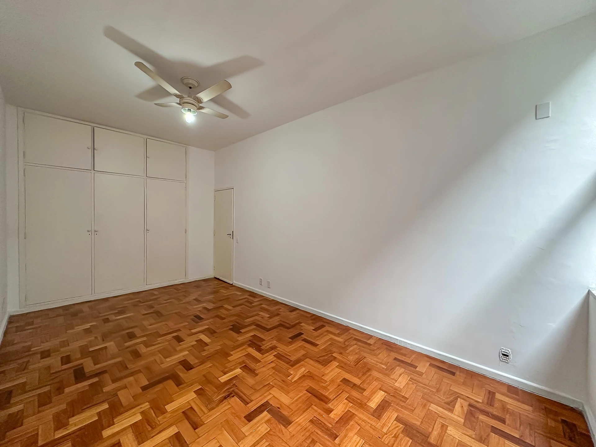Apartment with 3 bedrooms, 1 en-suite and separate kitchen — photo 6