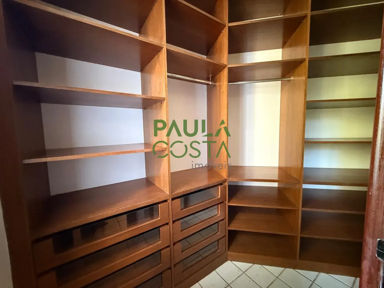 Furnished house with 5 bedrooms and 756 m² plus 4 parking — photo 35