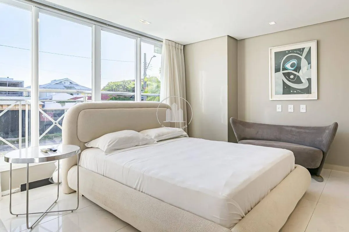 House with 6 en-suite bedrooms, 800 m² and 4 parking spots — photo 51