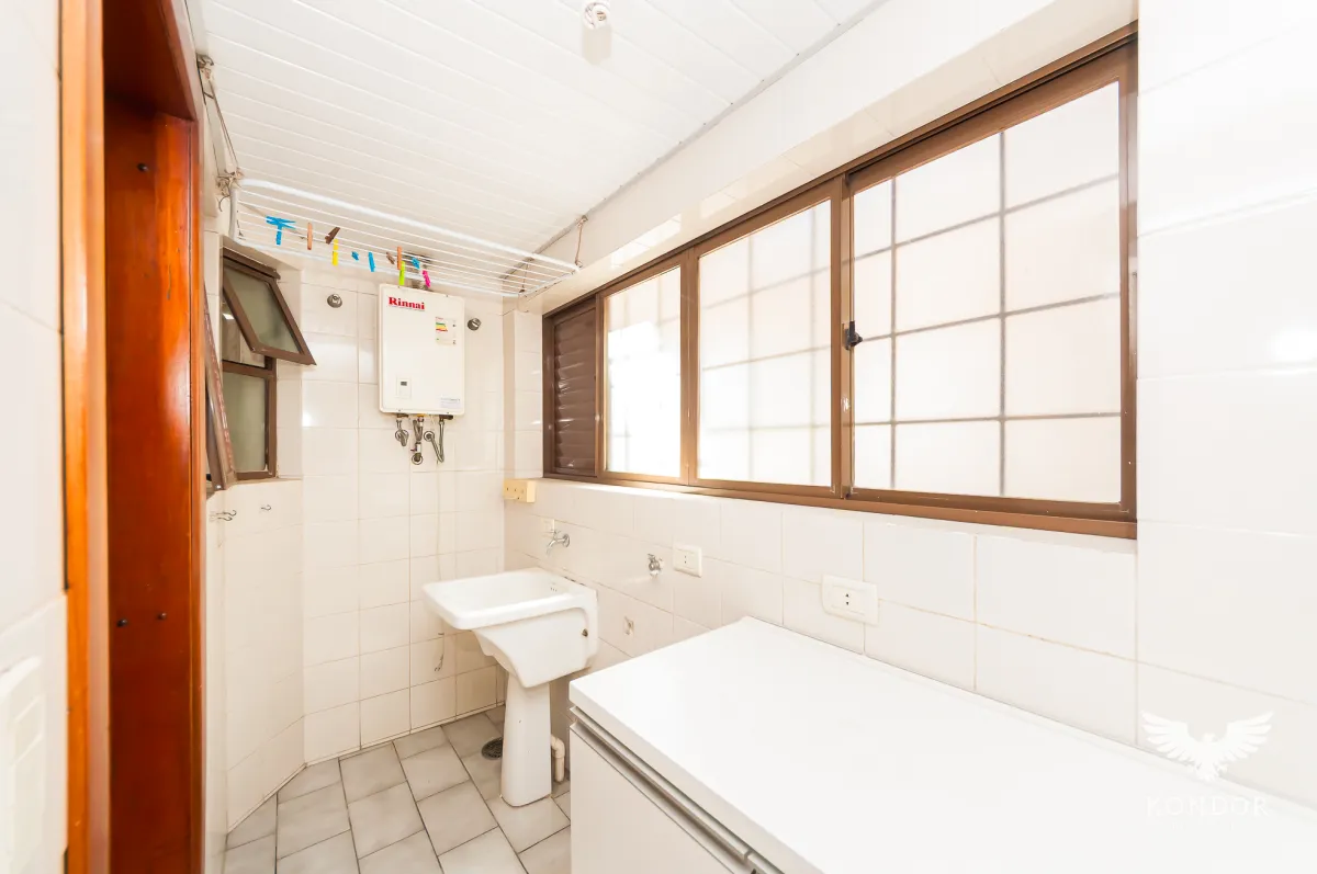 3-bedroom apartment with a balcony and 136 m² — photo 13