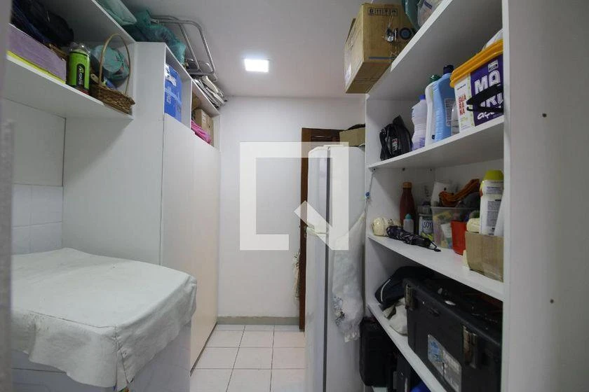 Furnished 4-bedroom apartment with 245 m² and glass balcony — photo 49