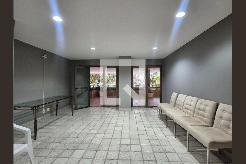 3-bedroom apartment in a building with a pool — photo 44