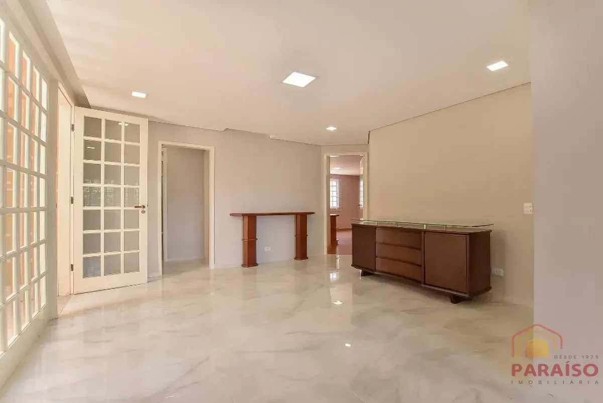 689 m² house with 5 bedrooms and 7 bathrooms — photo 9