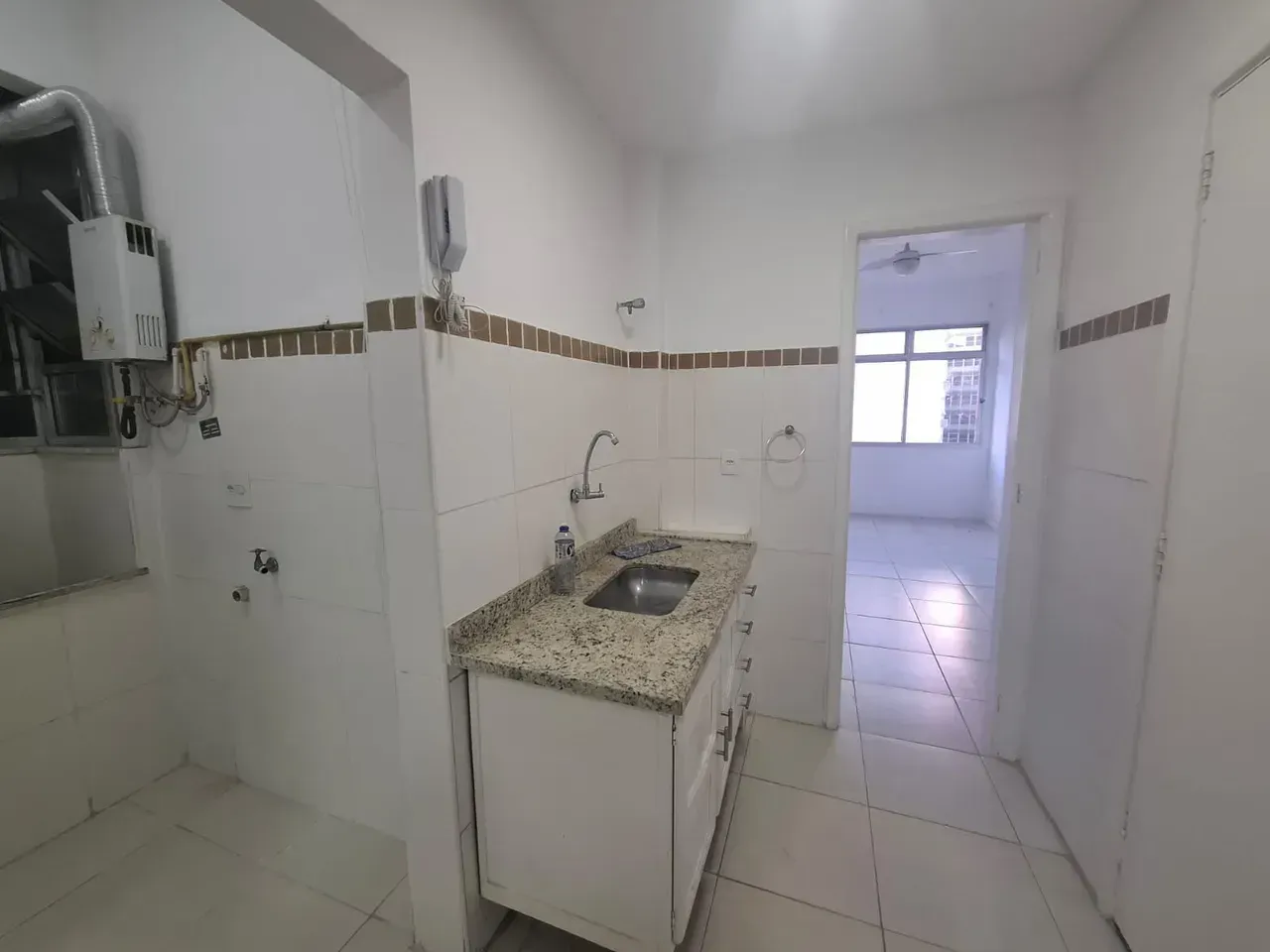 Apartamento com 1 quarto e cozinha fechada — photo 6