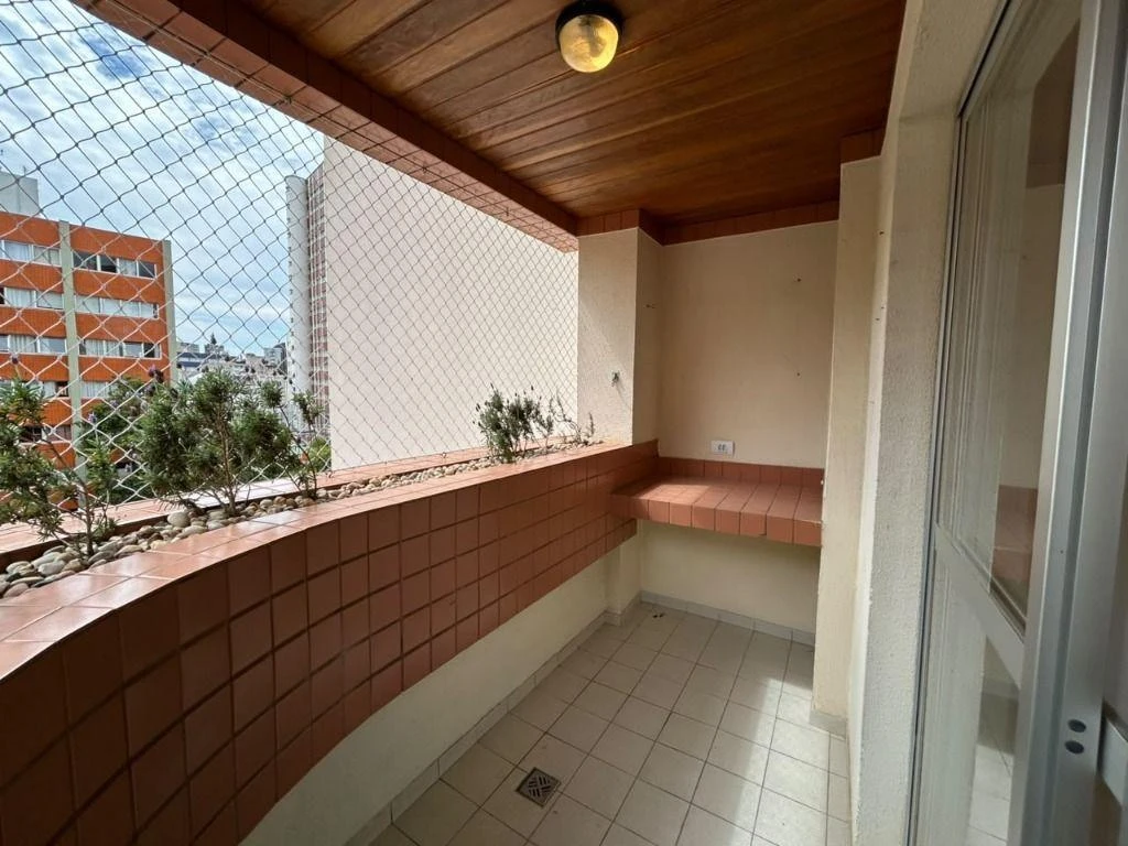 3-bedroom apartment with a home office in Curitiba — photo 9