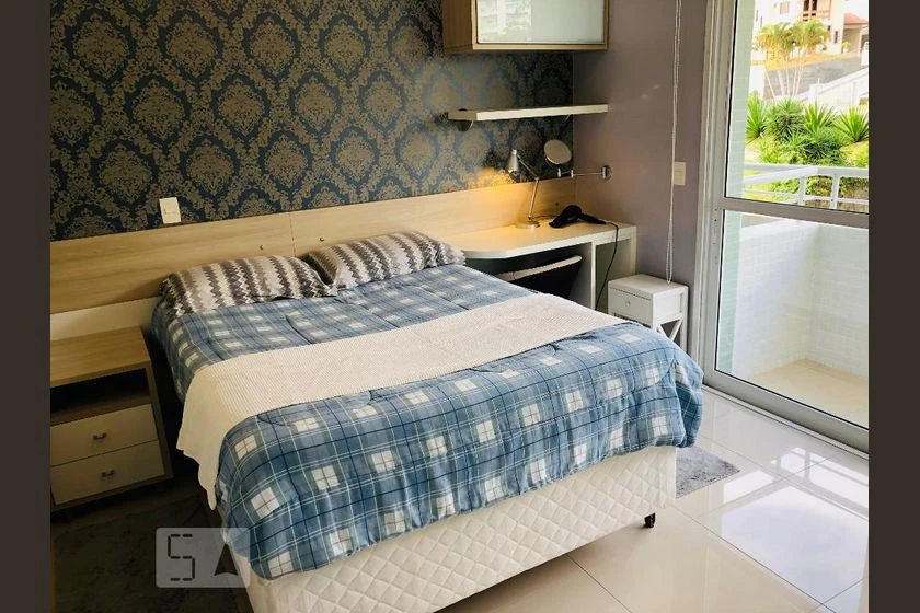 Furnished studio with 1 bedroom and an en-suite bathroom — photo 5