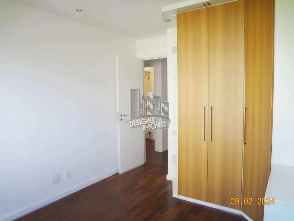 Balcony with a grill in a 3-bedroom apartment, 129 m² — photo 28