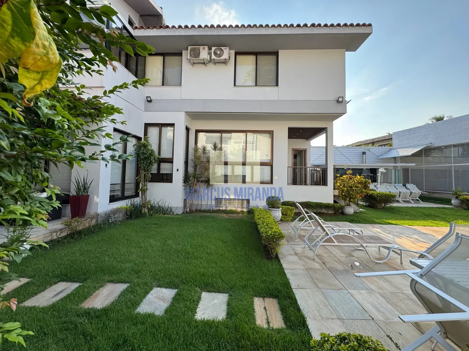 House with 5 bedrooms and 834 m², 6 parking and 9 baths — photo 32