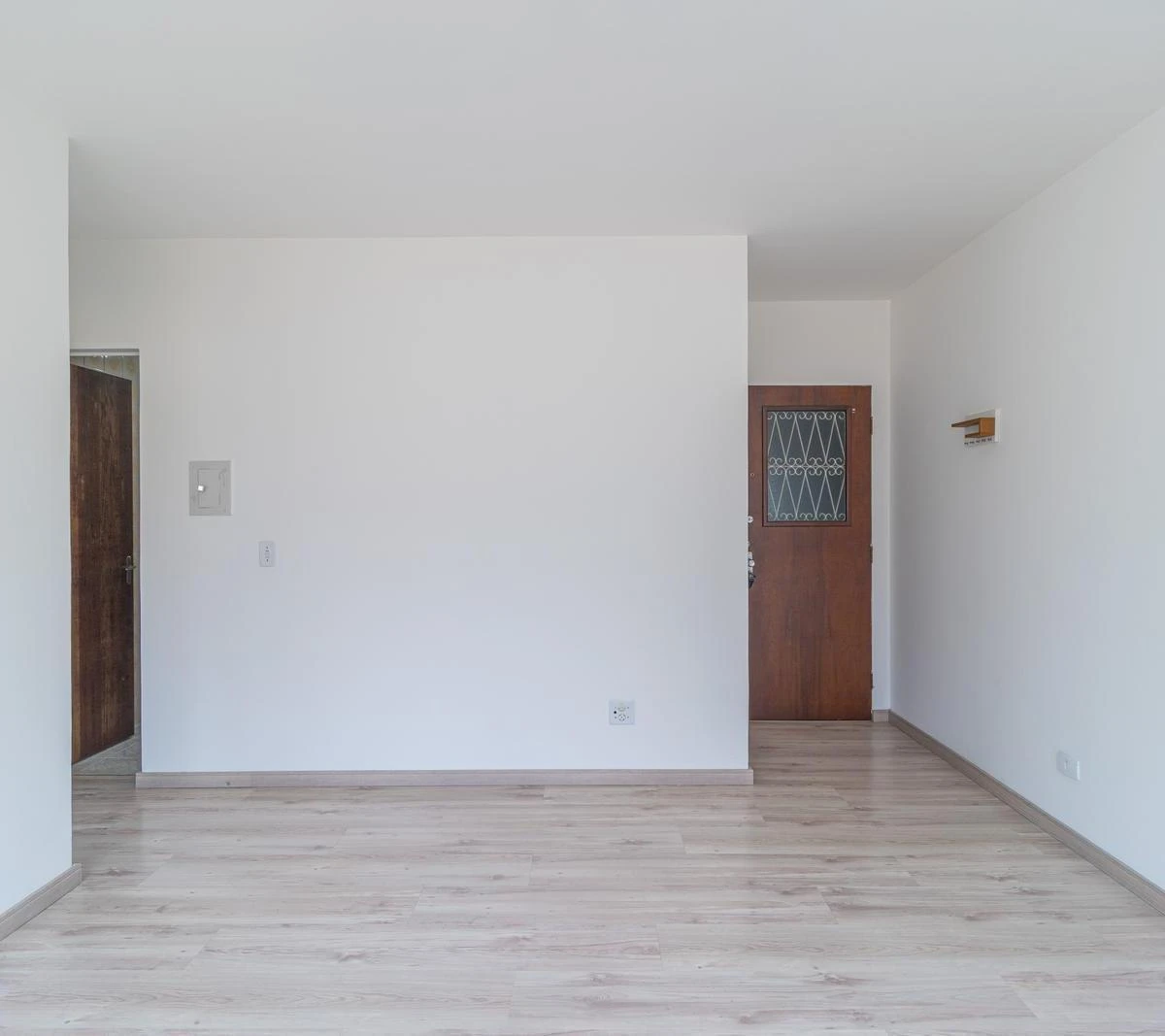 Departamento con piso de madera o laminado en Curitiba — photo 17