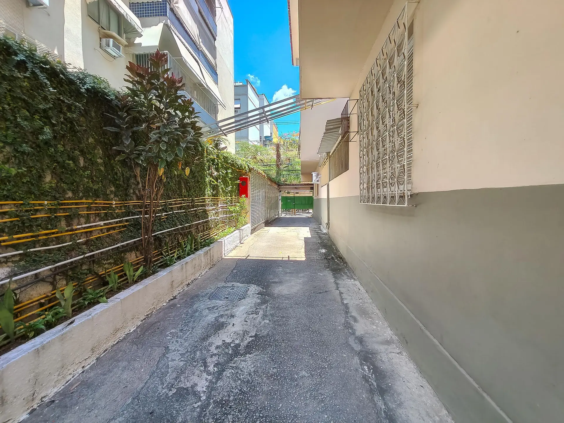 Furnished 3-bedroom apartment with 2 bathrooms — photo 15