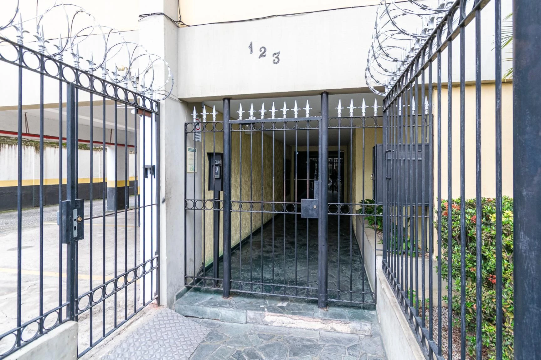 2-bedroom apartment with a mountain view in Rio de Janeiro — photo 10
