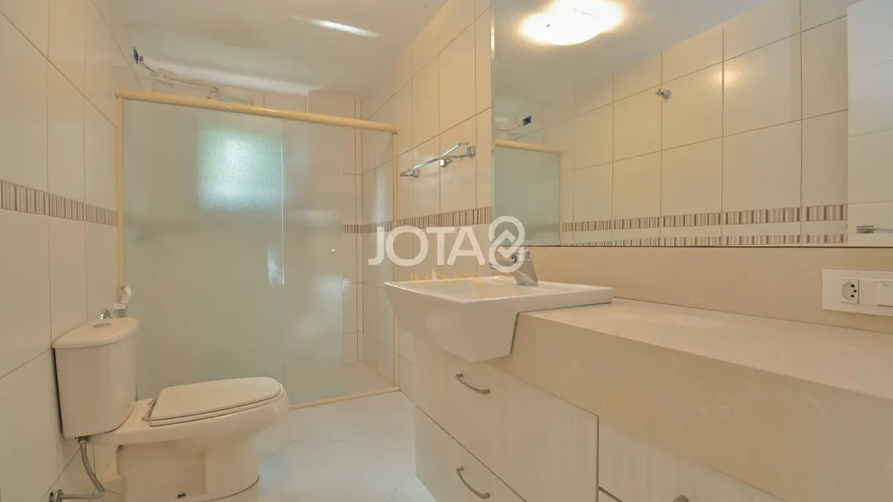 House with 5 bedrooms and a balcony in 370 m² — photo 9
