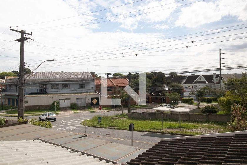 3-bedroom house with a glass-enclosed balcony — photo 35
