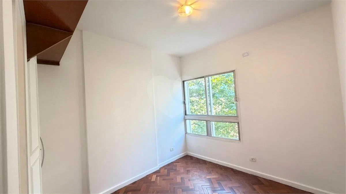 Wood or laminate floors in a 3-bedroom apartment, 91 m² — photo 14