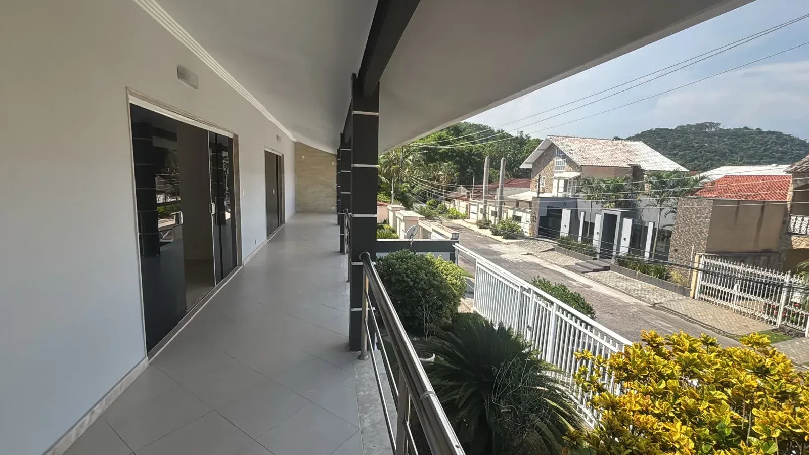 Apartment with 4 bedrooms, balcony and 500 m² — photo 15