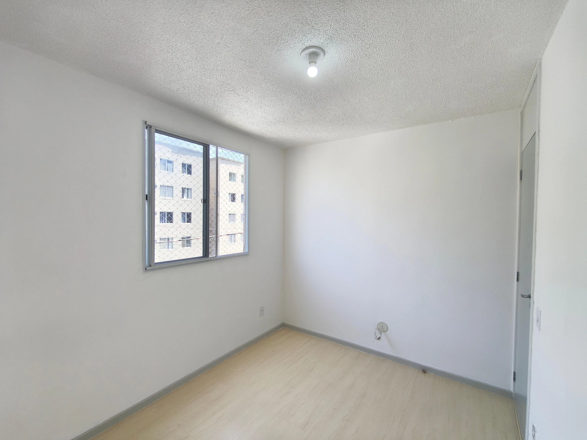 Apartamento de 2 quartos em condomínio com piscina — photo 3