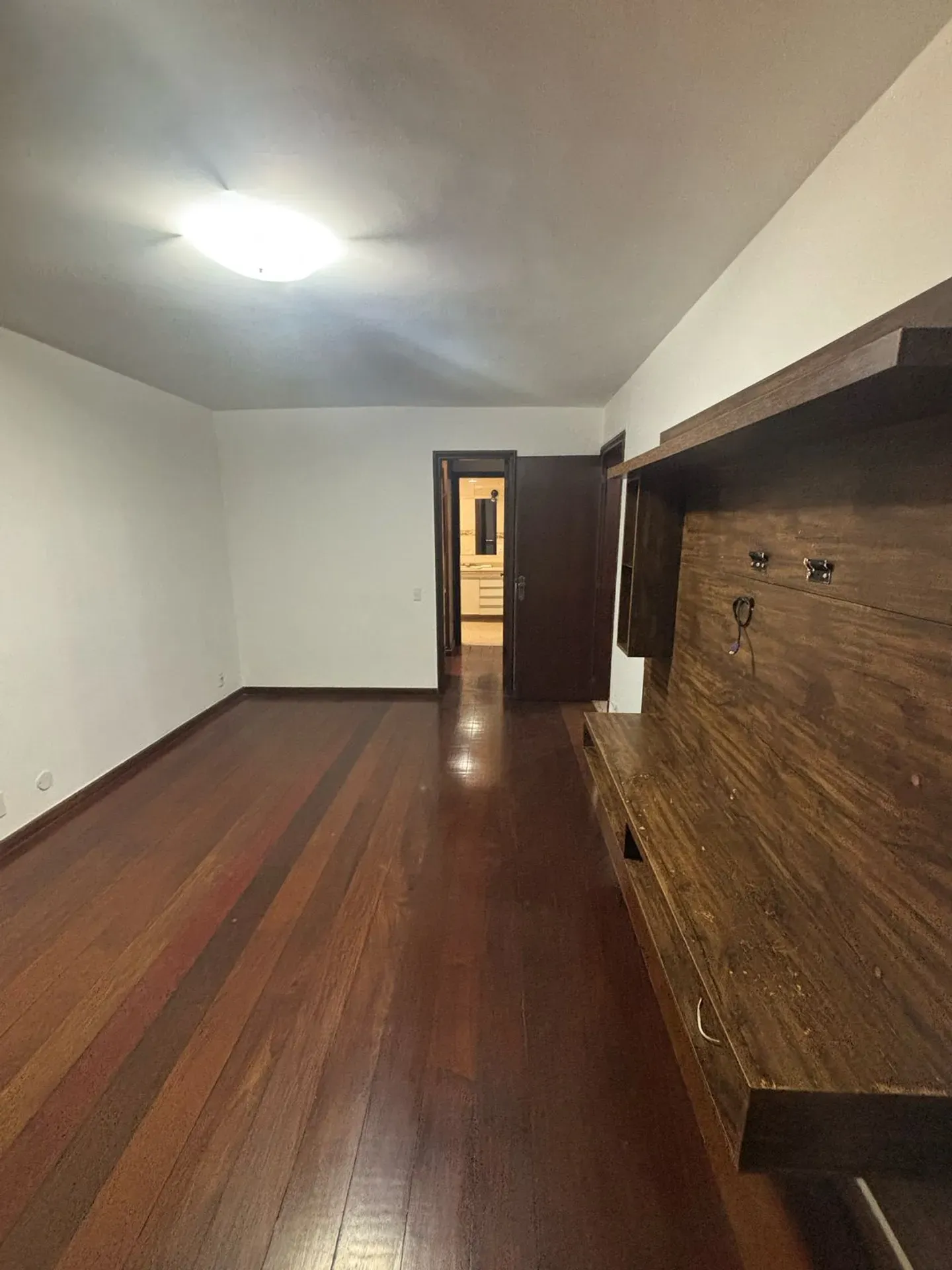 3-bedroom apartment with 5 bathrooms and a balcony — photo 26