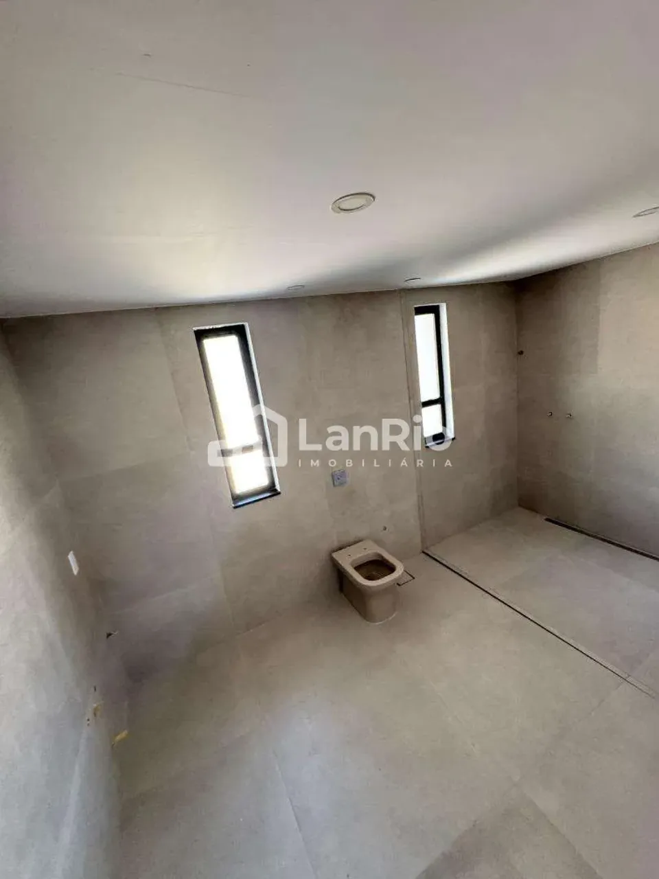 Casa com 4 quartos e 5 banheiros, 4 vagas e varanda — photo 12