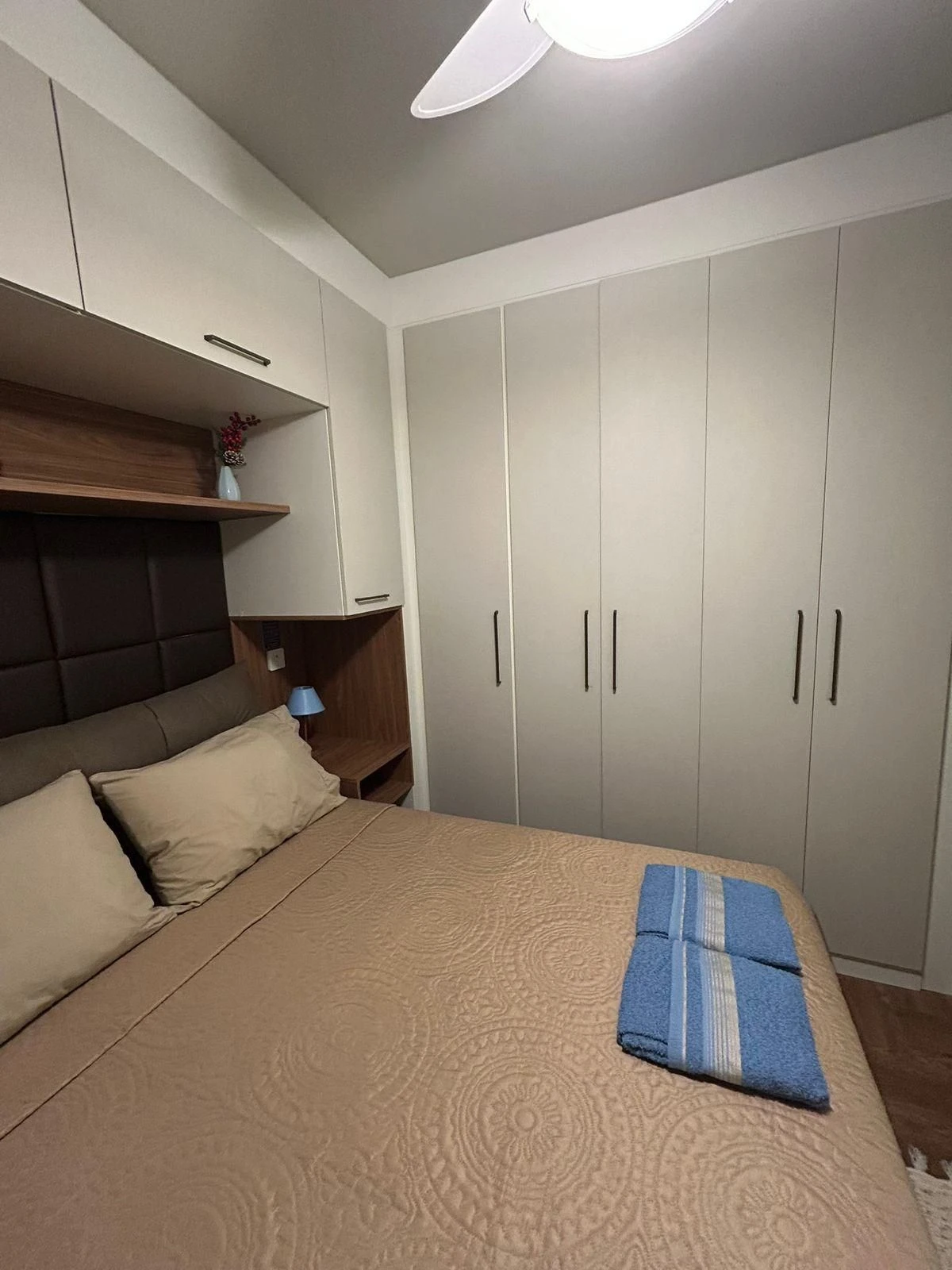 Apartamento mobiliado com cozinha americana e varanda envidraçada — photo 24