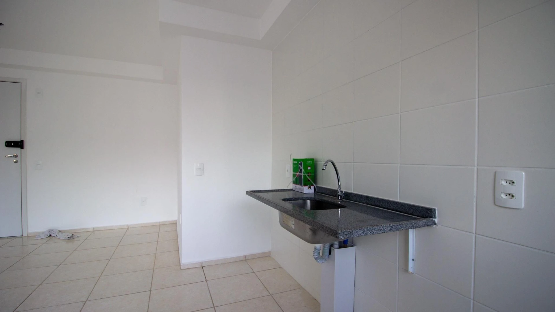 Home office in a 2-bedroom apartment, 45 m² — photo 25