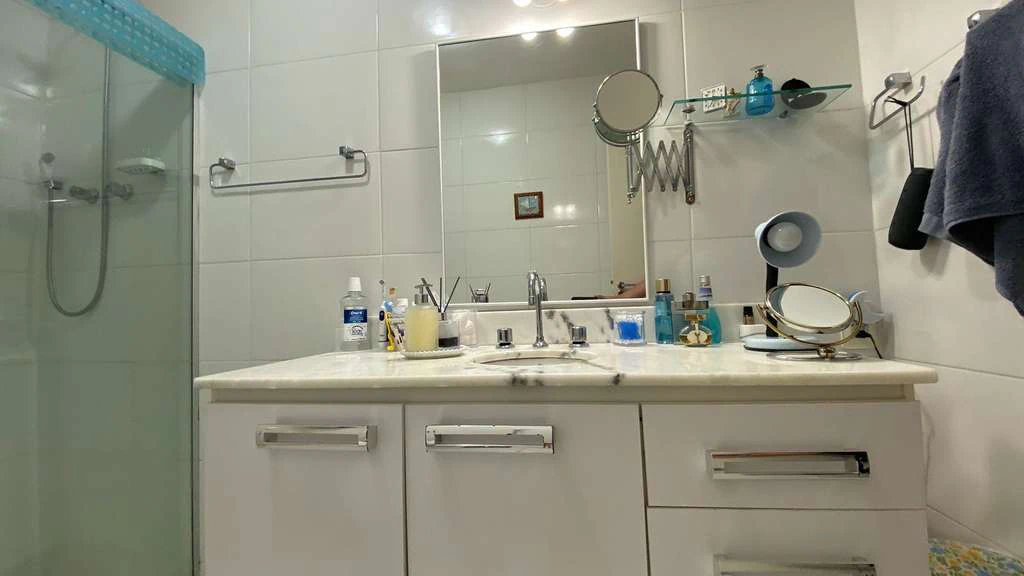 Apartamento de 3 quartos com fogão a gás e móveis — photo 12