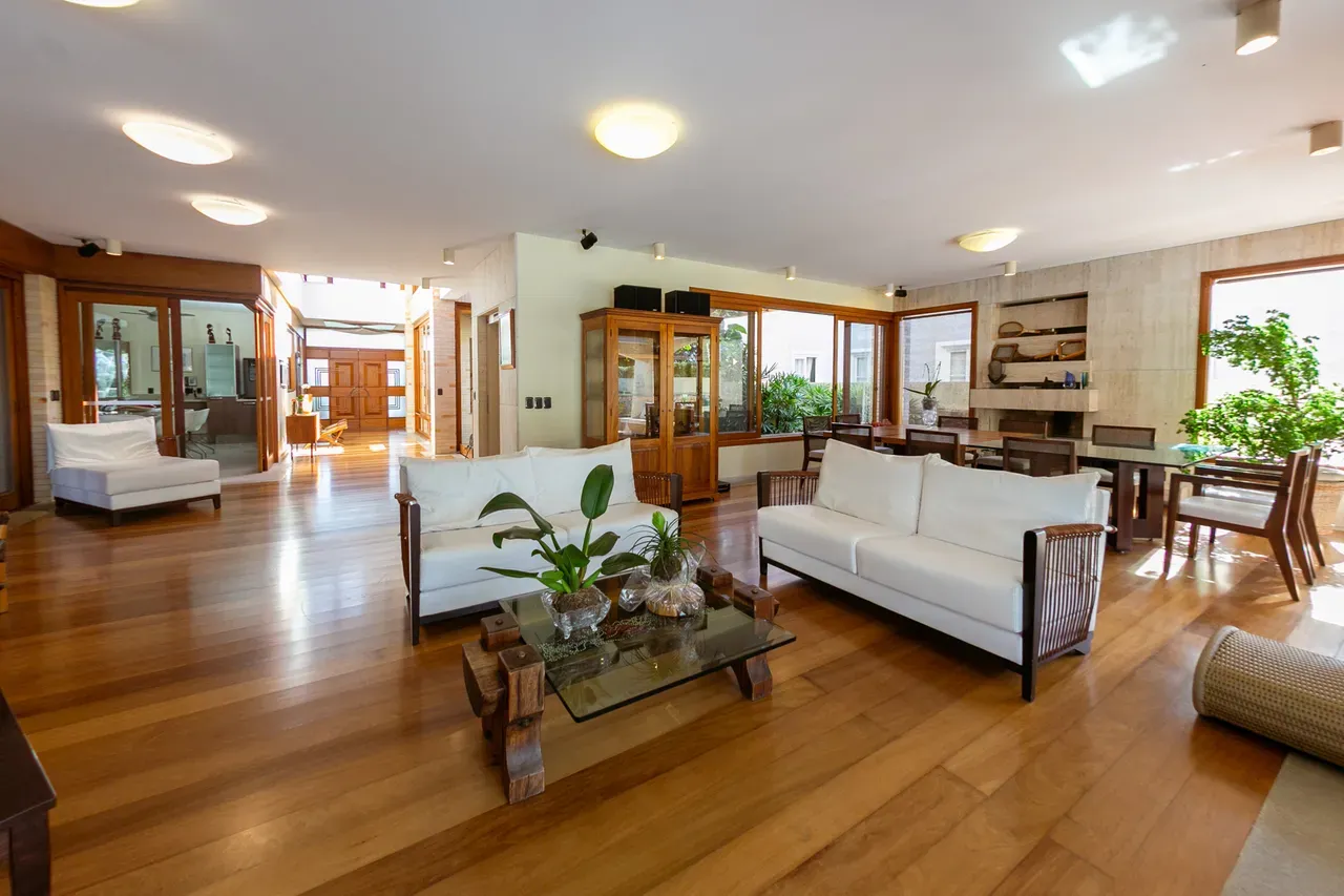 Furnished house, 330 m², with floor-to-ceiling windows — photo 7