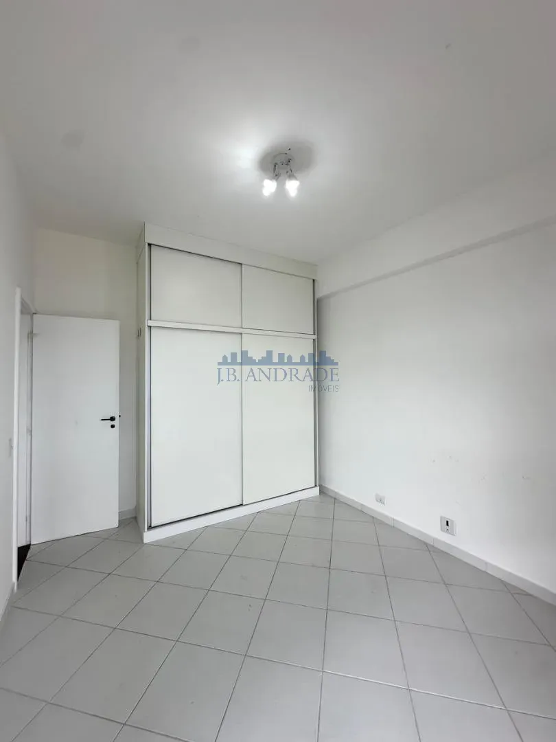 Glass-enclosed balcony in a 4-bedroom apartment, 197 m² — photo 24