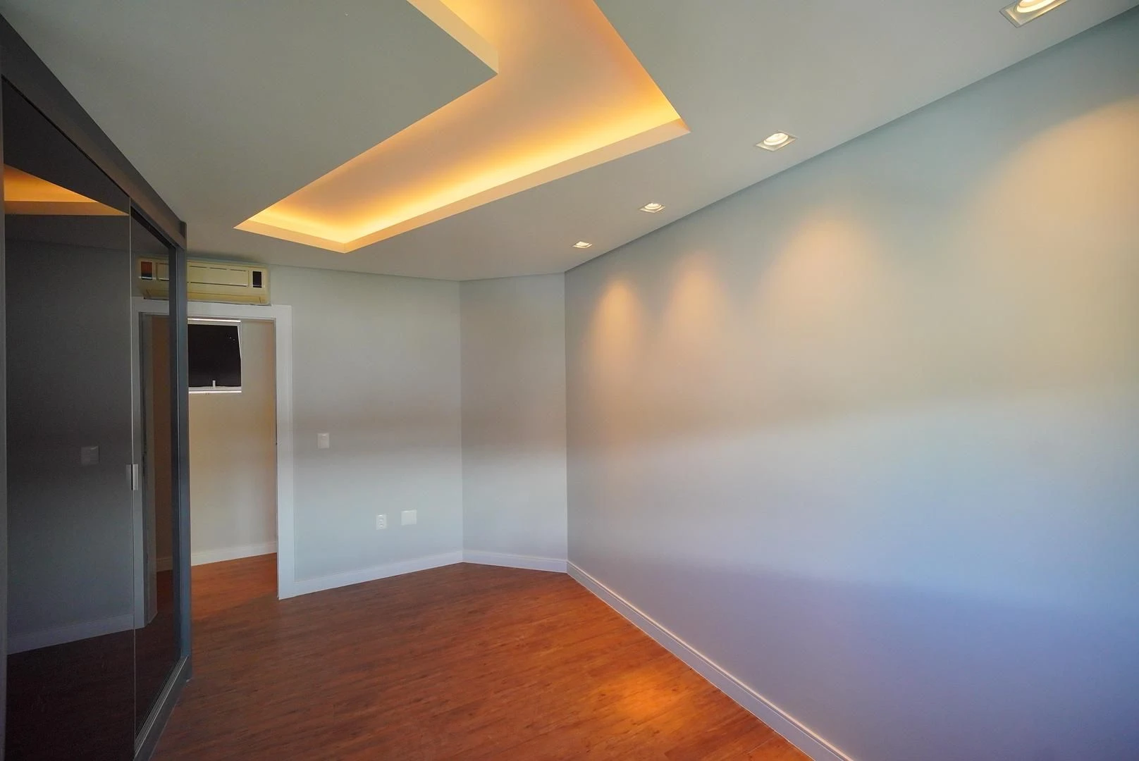 205 m² apartment with a private pool and a jacuzzi — photo 41