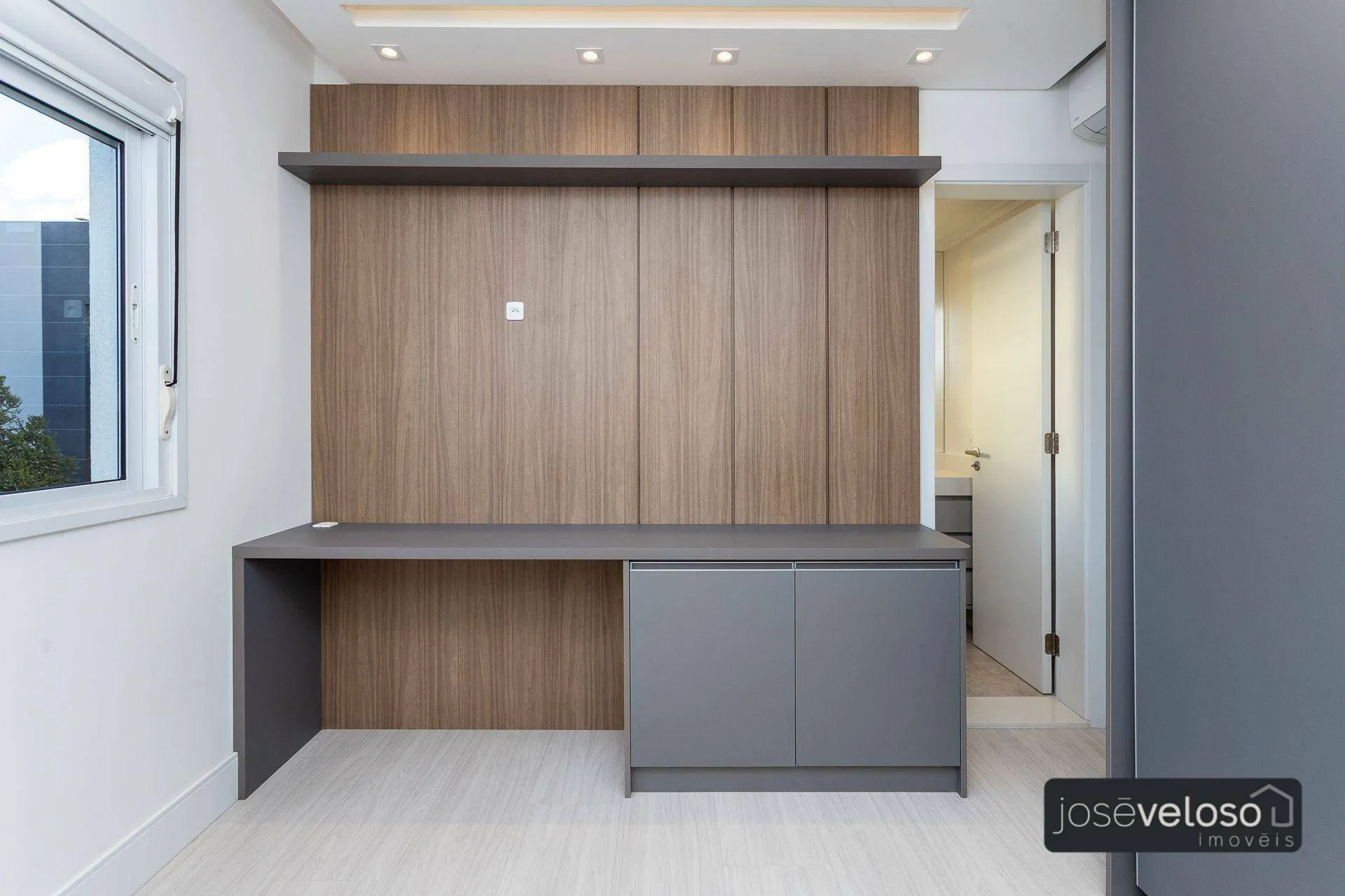 Apartment with open-plan kitchen and 4 bedrooms, 297 m² — photo 25