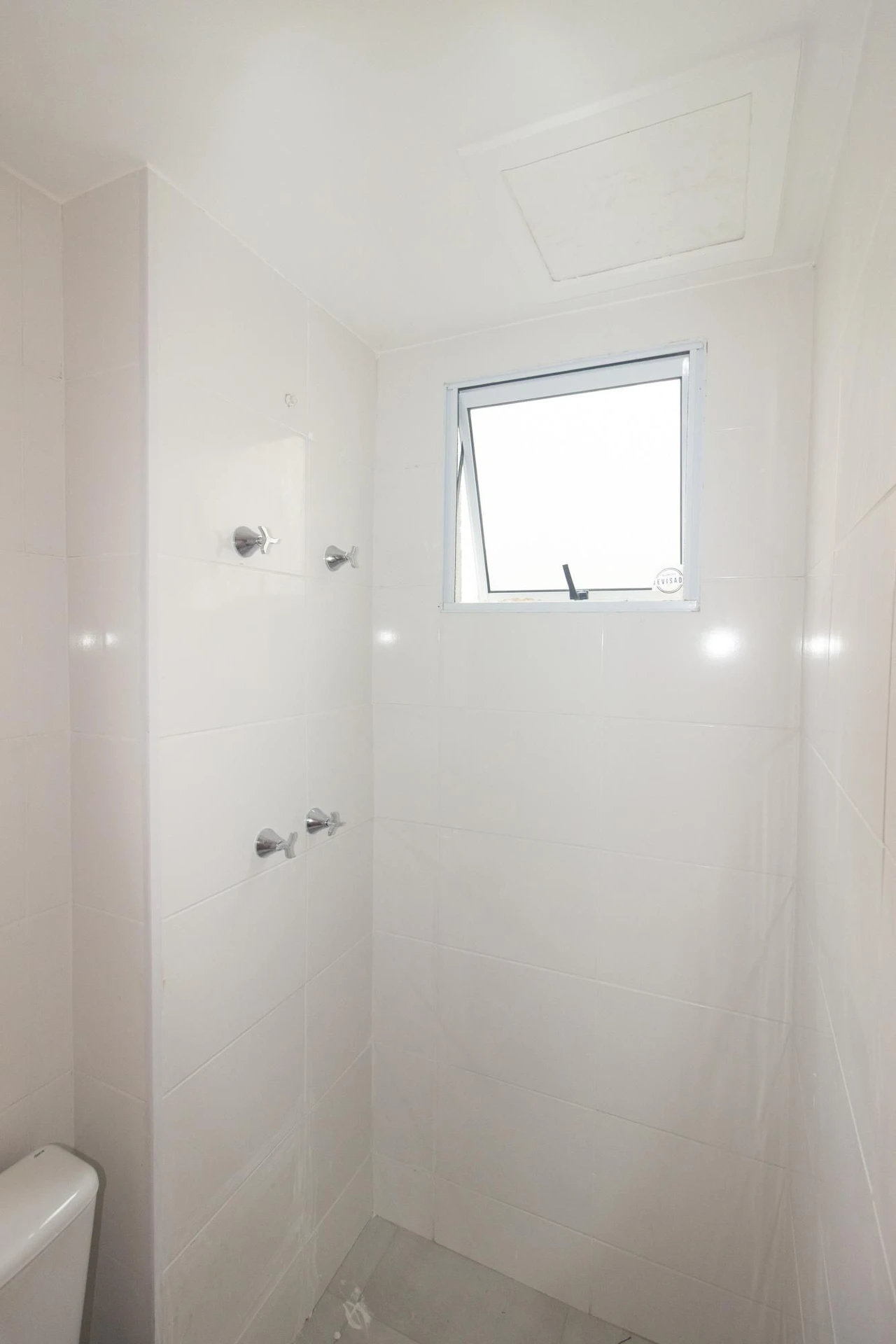 Unfurnished apartment with 2 bedrooms and laundry area — photo 21