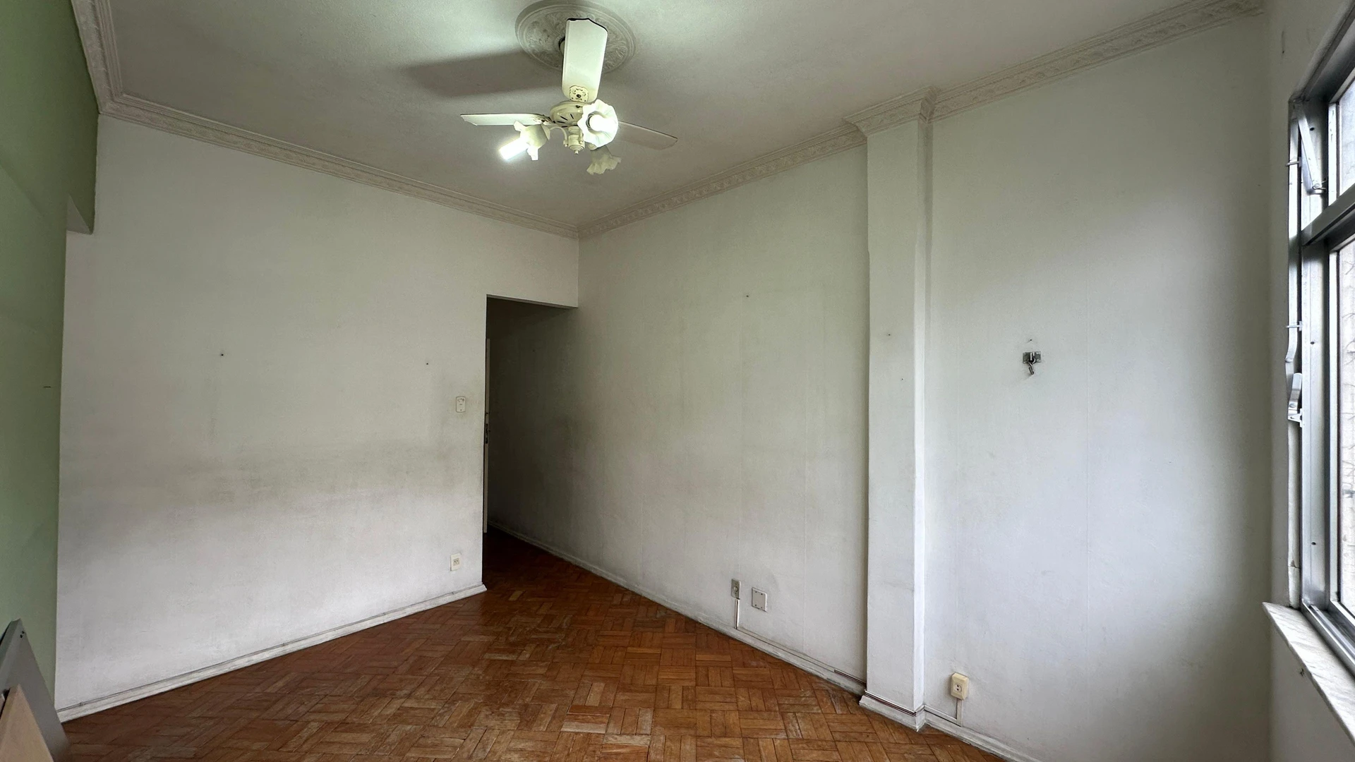 1-bedroom apartment with a separate kitchen and no parking — photo 13